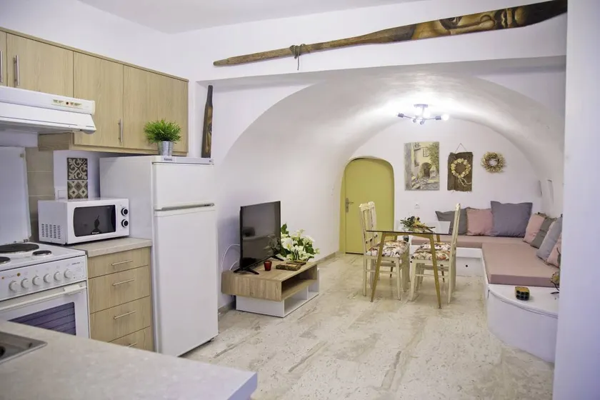 Flat with terrace & garden - Image 1