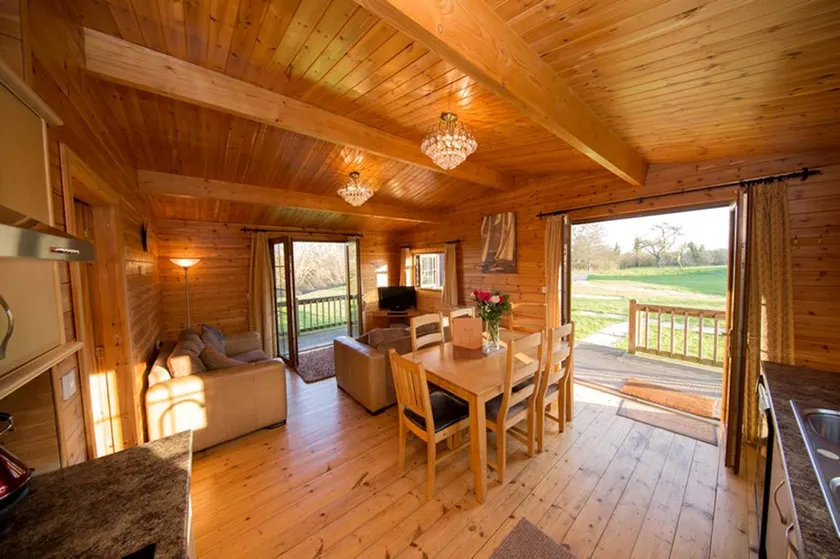 Cozy Family Log Cabin Rental for a Glamping Getaway near Bristol, England - Image 1