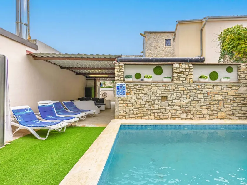 Fully equipped beautiful house with garden, private pool & BBQ - Image 1