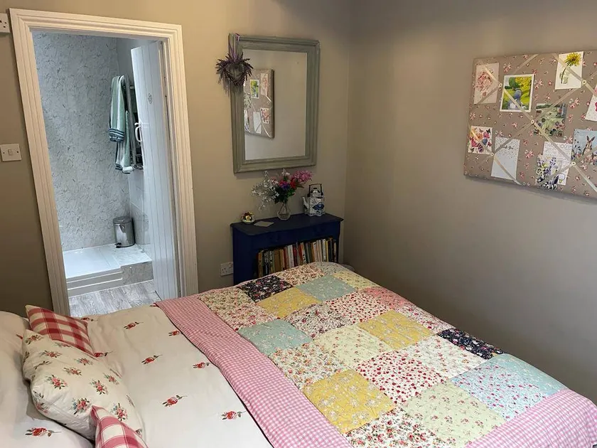 Captivating 1-Bed Cottage in Ross-on-Wye - Image 1