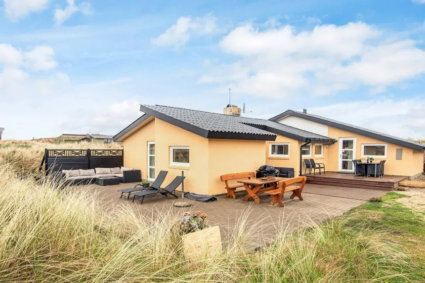Holiday home with sauna & barbecue - Image 1
