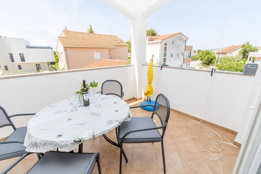Fully equipped lovely apartment with terrace & barbeque | Garden view | Close to the beach - Image 1