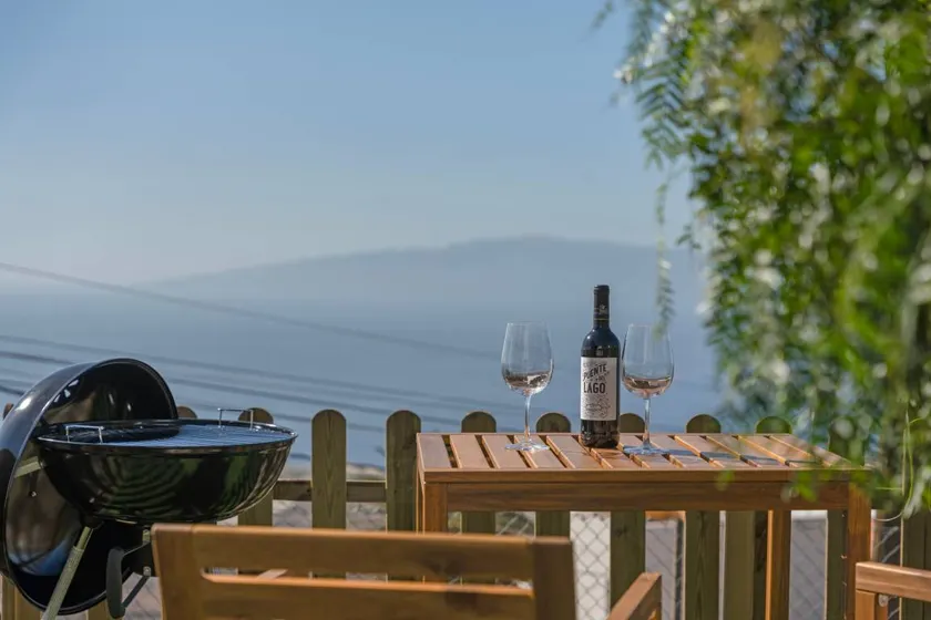 Appartement entièrement équipé avec internet haut débit, terrasse et barbecue | Vue mer - Image 1