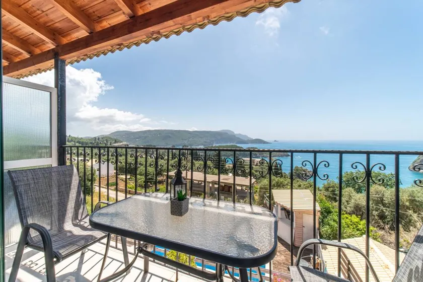 Aparthotel with terrace & pool | Sea view - Image 1