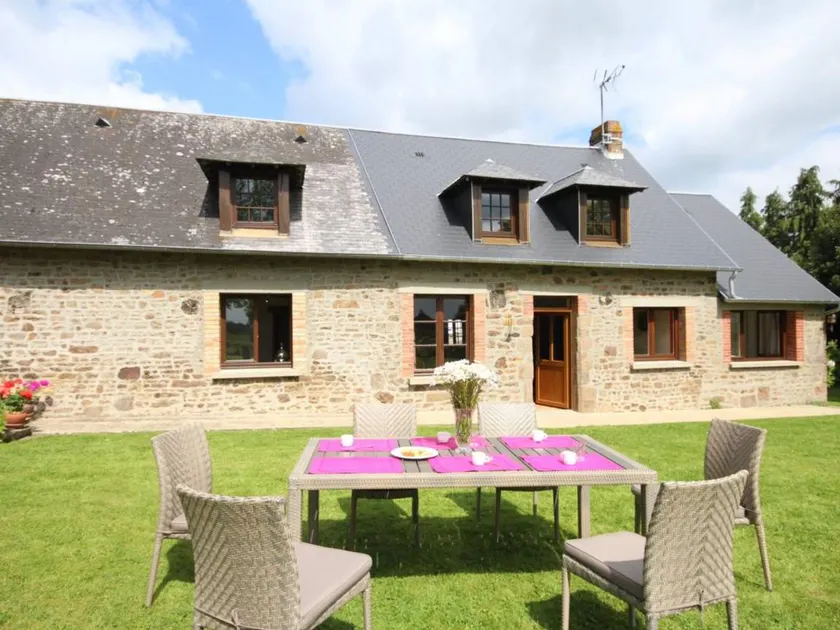 Cottage with barbecue & garden - Image 1