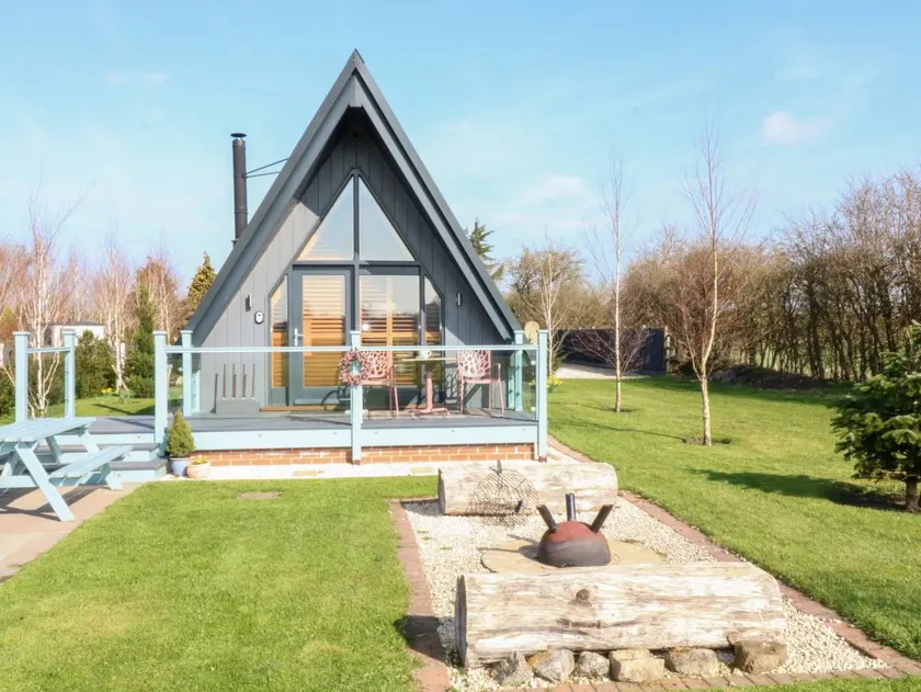 Nice cottage with jacuzzi & garden - Image 1