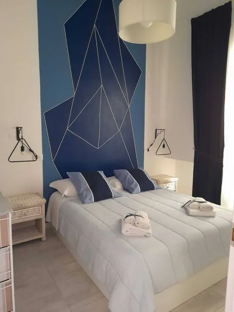 Agréable appartement avec terrasse et internet haut débit | Vue ville | Proche de la plage - Image 1