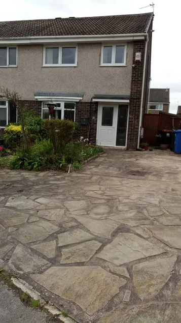 Big house with garden - Image 1