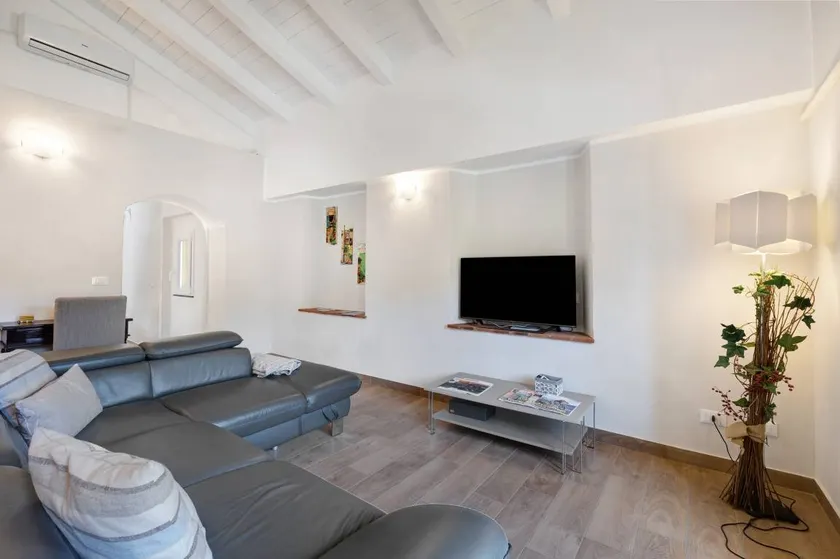 Holiday apartment with terrace, garden & jacuzzi | Garden view - Image 1