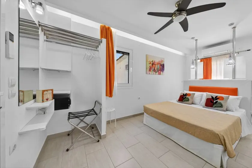 Studio avec barbecue, jardin et terrasse | Vue jardin - Image 1