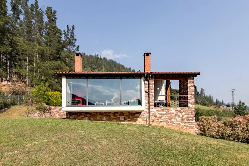 Chalet with barbeque, terrace & garden | River view | Perfect for remote work - Image 1