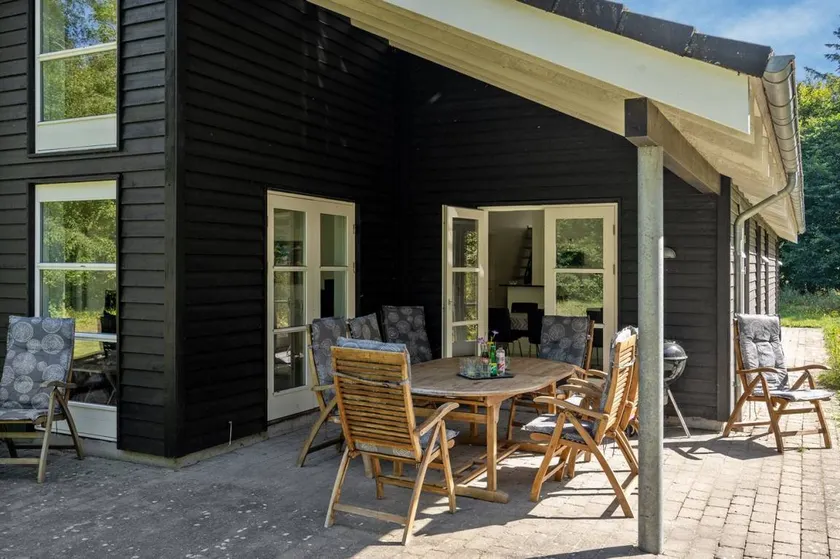 Holiday home with terrace, jacuzzi & BBQ - Image 1