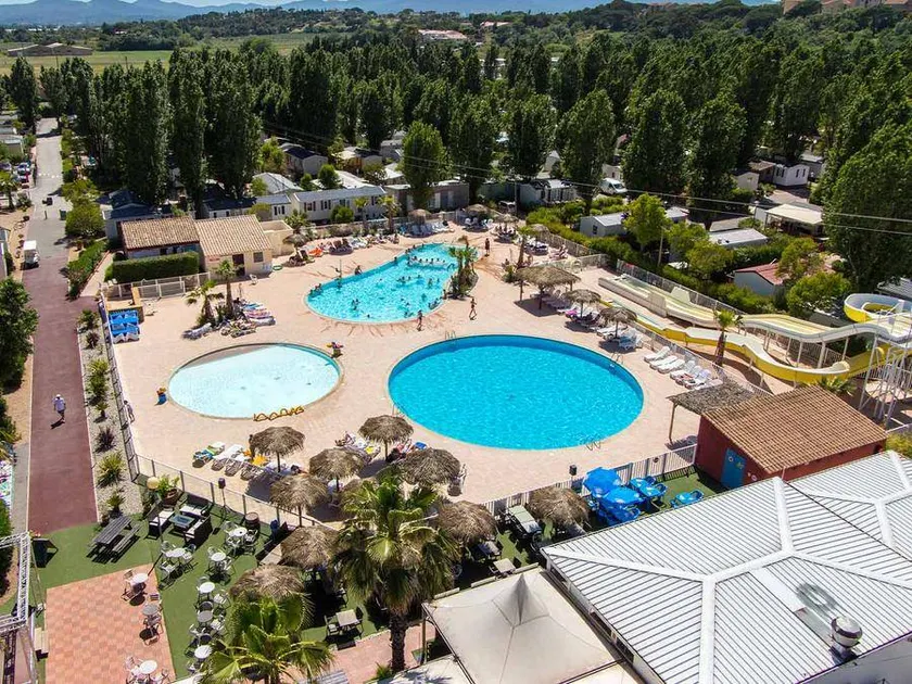 Children-friendly mobile home with heated pool & terrace - Image 1