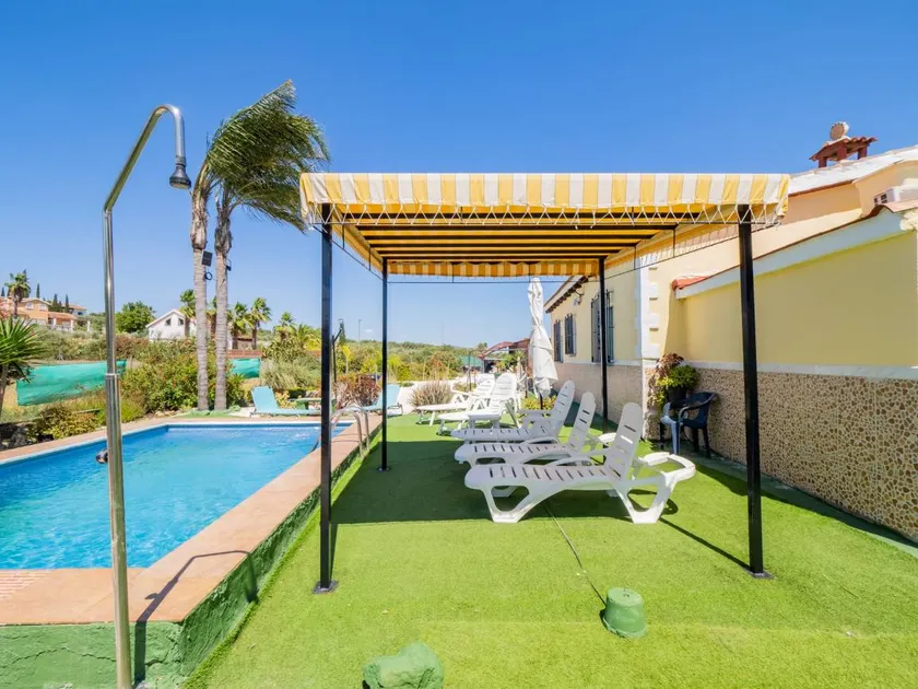Cottage with terrace, garden & barbecue - Image 1