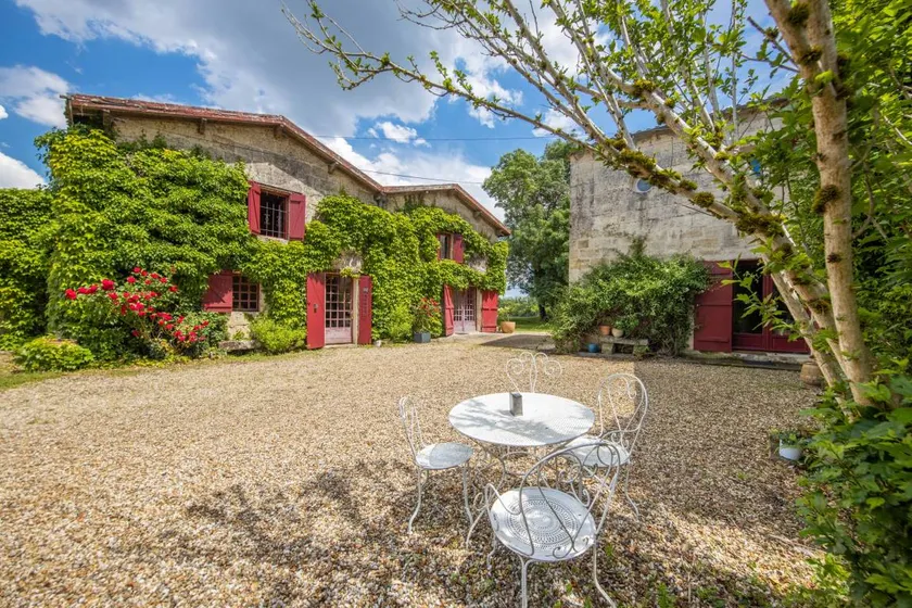 Maison avec jardin, barbecue et terrasse | Vue jardin - Image 1