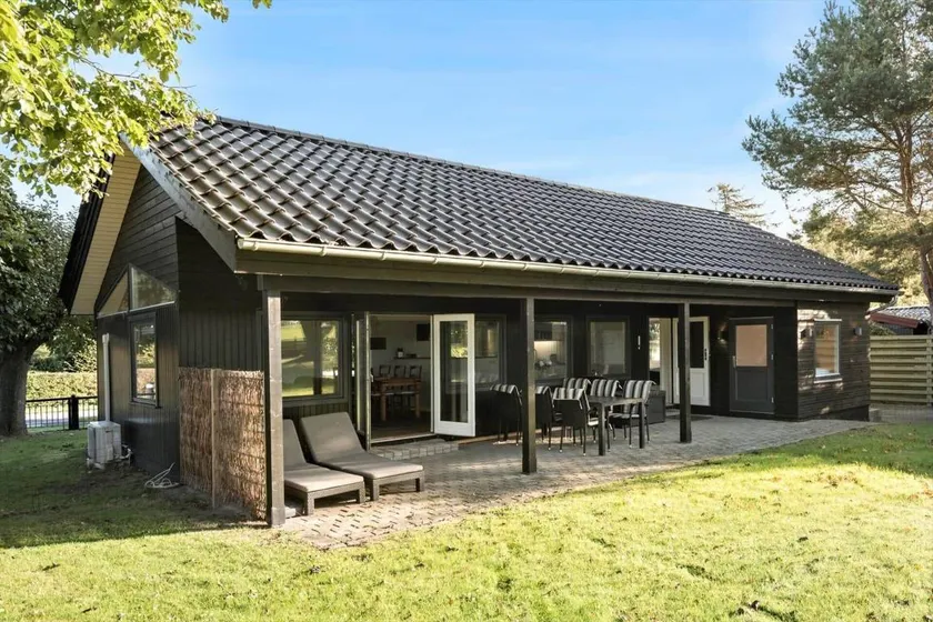 House with terrace & garden | Beach nearby | Pets allowed - Image 1