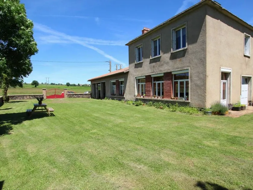 Charming Old Schoolhouse: 3BR, Scenic Views, Near Loire Gorges, Pet Friendly - Image 1