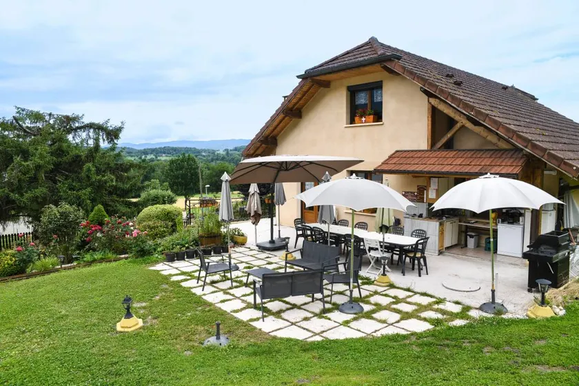 Children-friendly house with pool, barbecue & terrace | Mountain view | Good for workation - Image 1