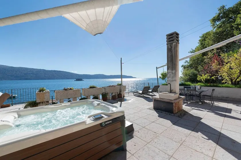 Merveilleuse villa entièrement équipée avec terrasse, barbecue et jacuzzi | Vue lac | Idéale pour le télétravail | Avec animaux admis - Image 1