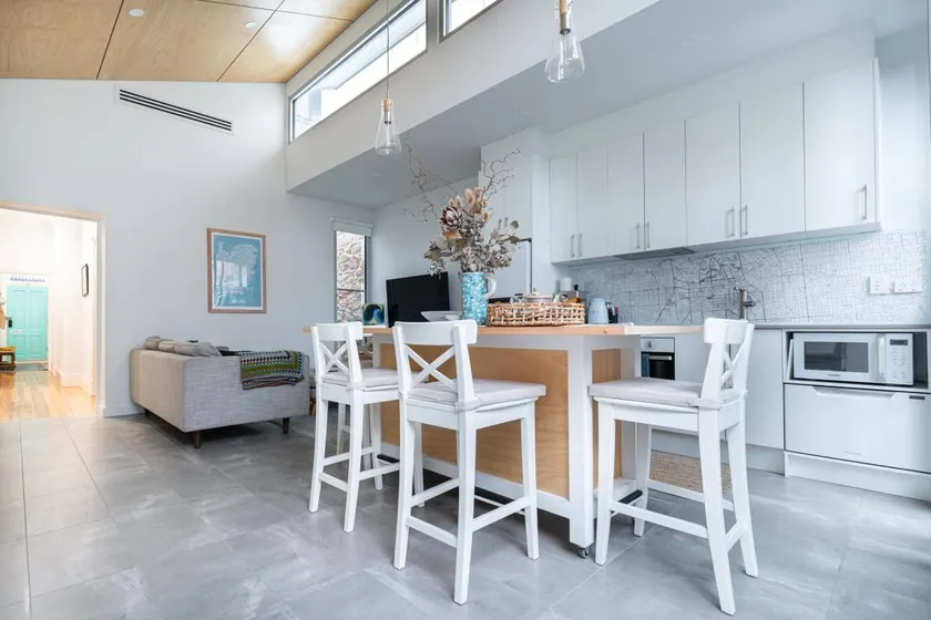 Holiday home with barbeque & garden | Suitable for remote work - Image 1
