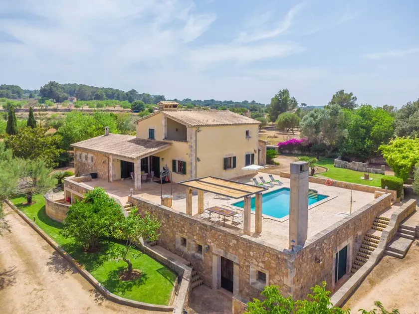 Child-friendly villa with terrace, private pool & BBQ - Image 1