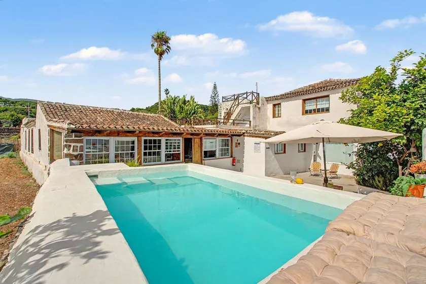 Appartement de vacances avec piscine chauffée et jardin | Vue montagne | Parfait pour le travail à distance - Image 1