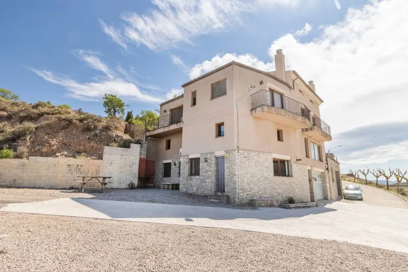 Child-friendly farm with BBQ, terrace & garden | Garden view | Perfect for remote work | Pets allowed - Image 1