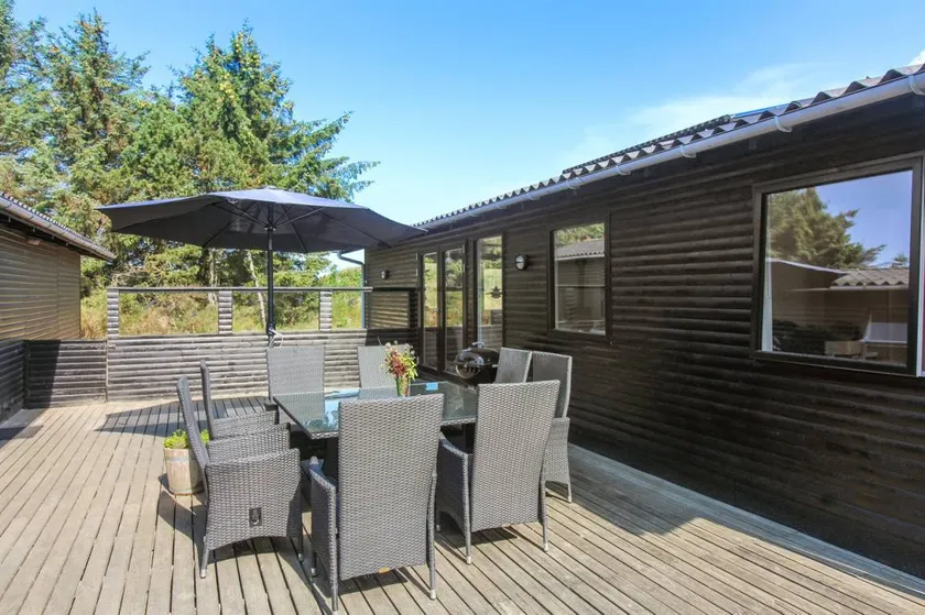 Fully equipped holiday home with jacuzzi, terrace & sauna | Sea view | Pet-friendly - Image 1