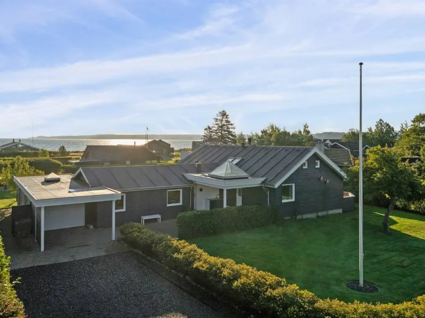 Children-friendly charming house with terrace & barbeque | Beach nearby | Pets allowed - Image 1
