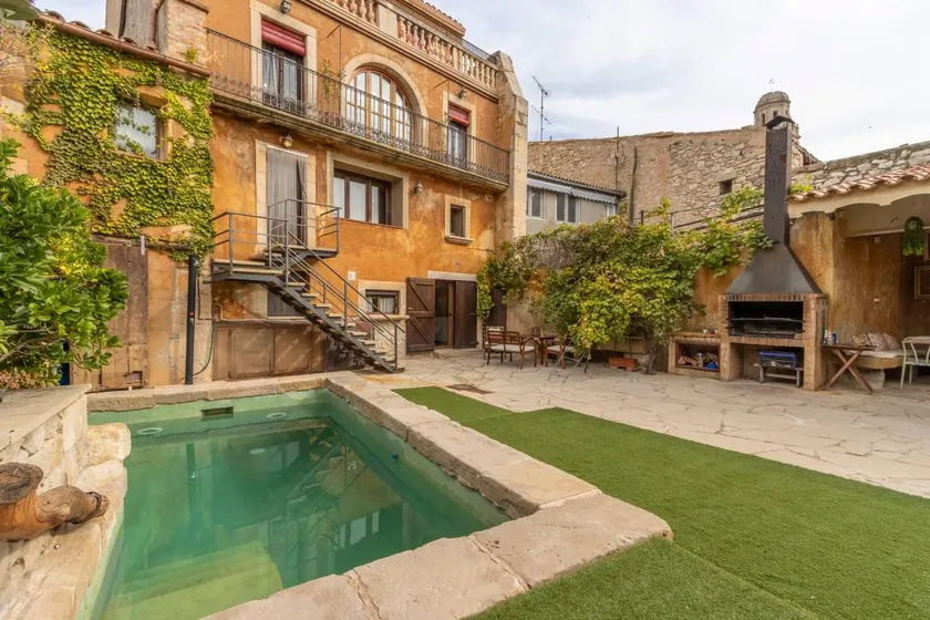 House with garden, BBQ & private pool | Garden view | Good for workation - Image 1