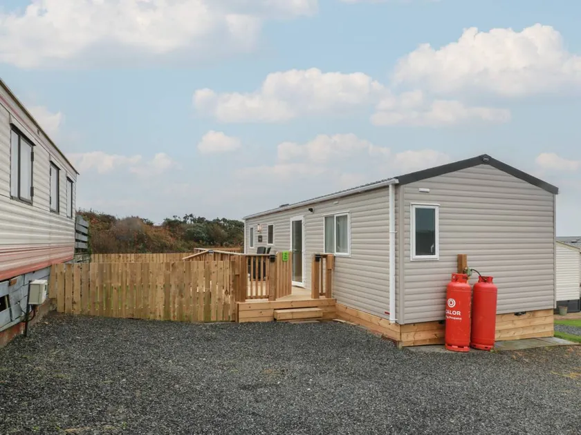 Lovely cottage with garden | Beach view | Pets allowed - Image 1