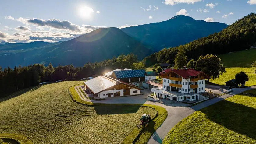 Family-oriented charming apartment with sauna, terrace & barbeque | Mountain view | Perfect for remote work - Image 1