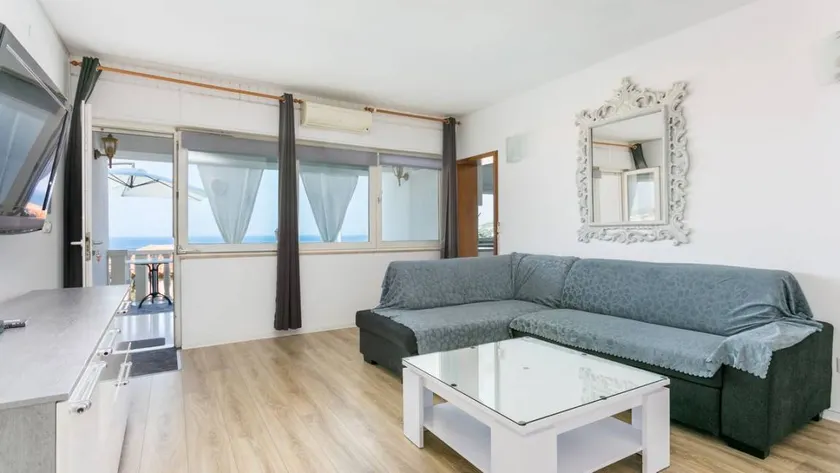 Holiday apartment with barbecue & terrace | Sea view - Image 1
