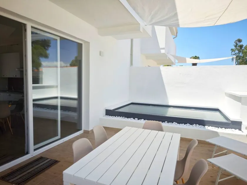 Holiday home with private pool & garden - Image 1