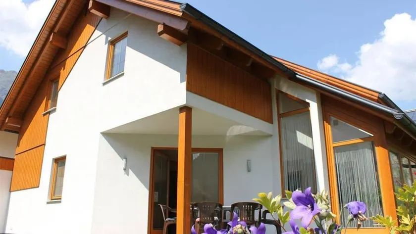 Maison avec jardin, barbecue et terrasse - Image 1