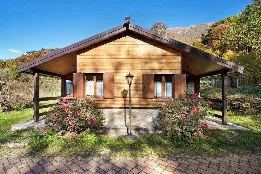 House with garden | Mountain view - Image 1