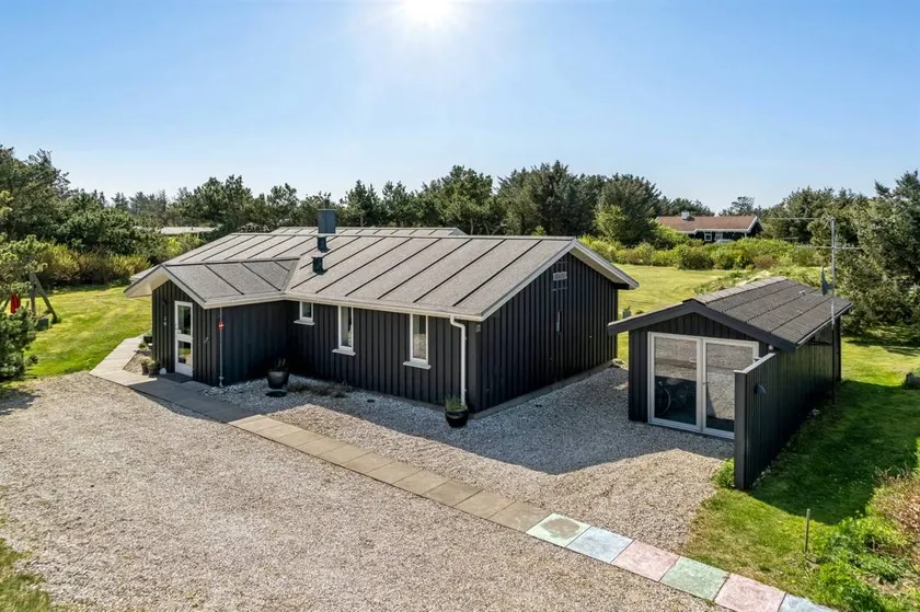 Children-friendly holiday home with BBQ, terrace & garden | Beach nearby | Pets allowed - Image 1