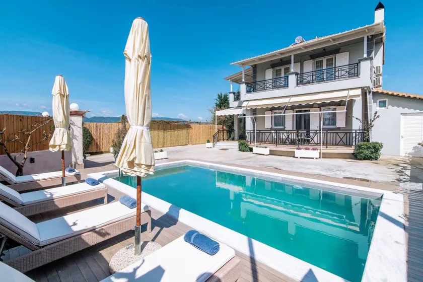 Villa with private pool & garden - Image 1