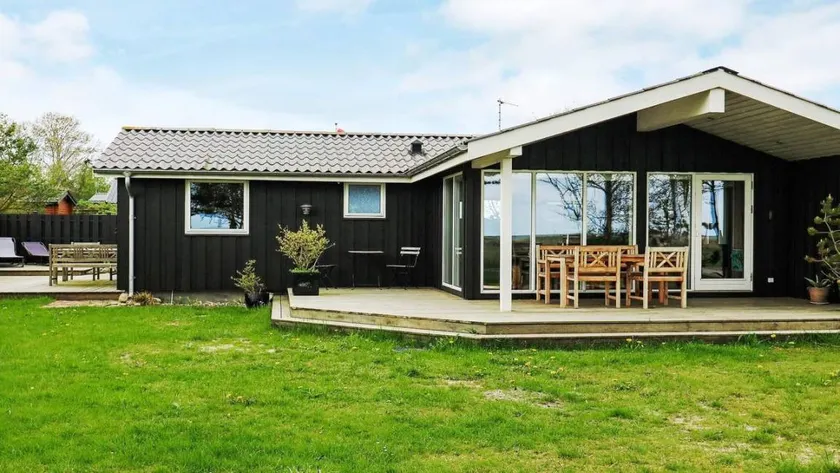 Children-friendly holiday home with garden, sauna & terrace - Image 1