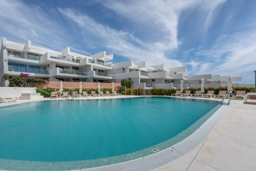 Luxury Apartment with Sea Views, Wi-Fi, and Air Conditioning in Manilva - Image 1