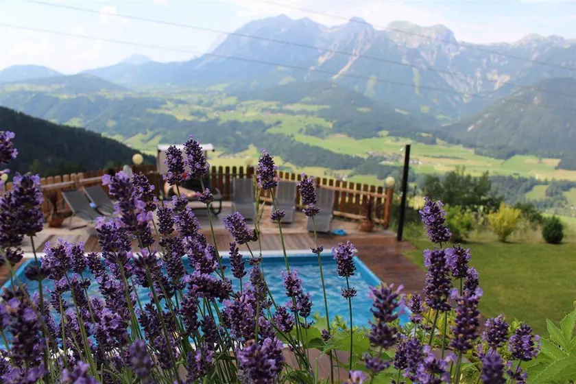 Apartment with pool, garden & barbeque - Image 1