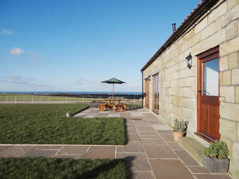 Cottage with garden & barbecue - Image 1