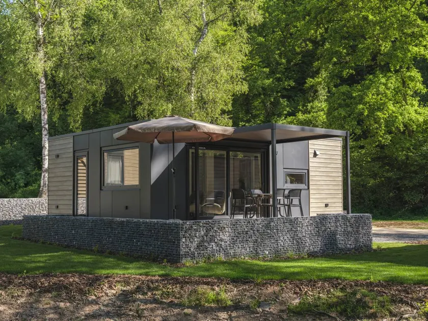 Relax together in the woods with air conditioning, spacious terrace and all comfort for six guests - Image 1