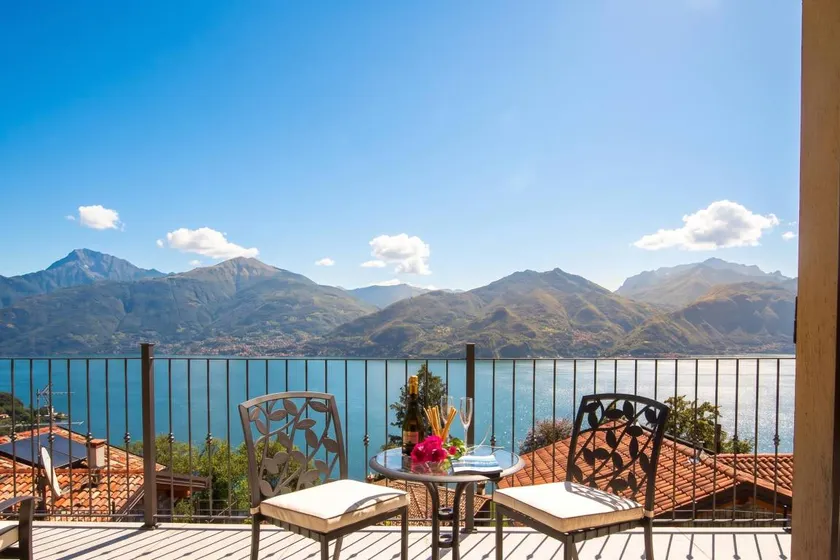 Villa con griglia, giardino e piscina | Vista sull'acqua - Image 1