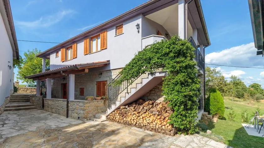 Beautiful holiday apartment with barbecue & garden | Mountain view - Image 1