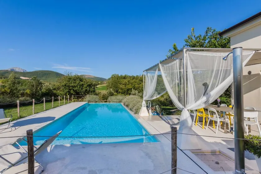 Villa with private pool, garden & sauna - Image 1