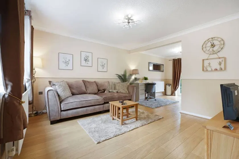 Stylish Home with Private Garden and BBQ - Image 1