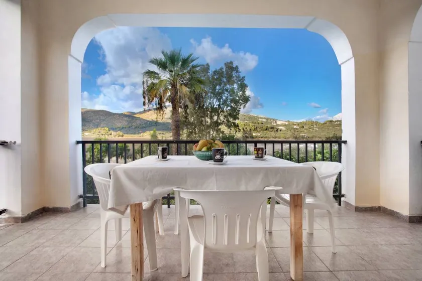Flat with garden & terrace | Garden view - Image 1