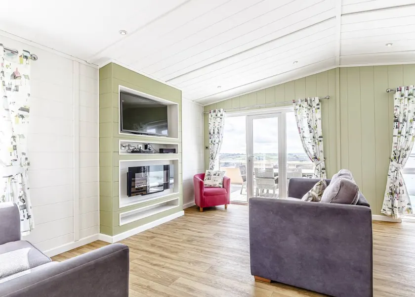 Family-friendly chalet with sauna & hot tub - Image 1