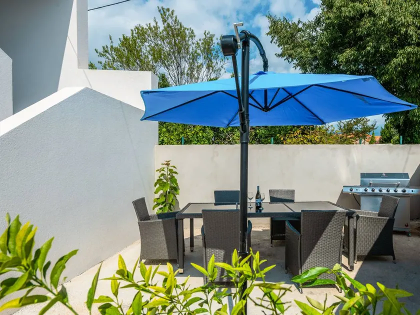 Apartment with garden, barbecue & terrace | Sea view - Image 1